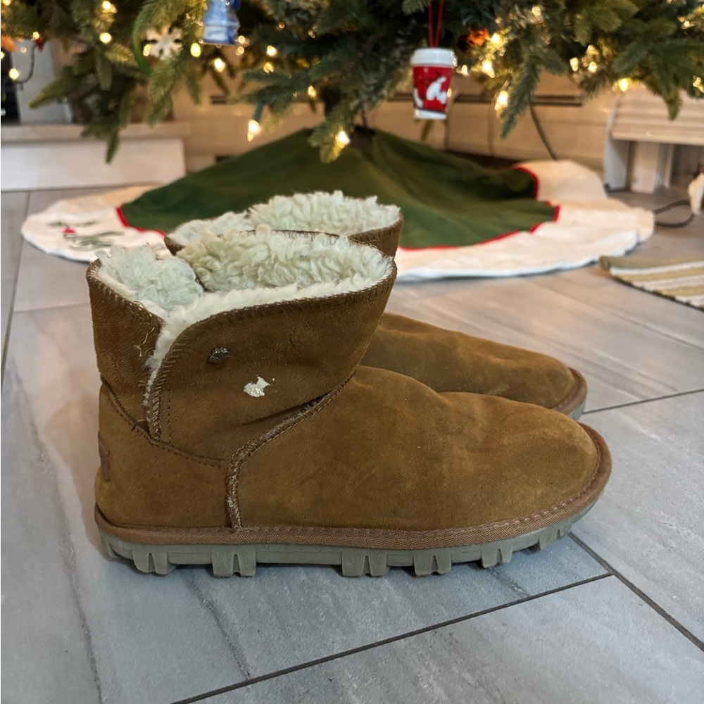 Tommy bahama winter low cut boots size 9